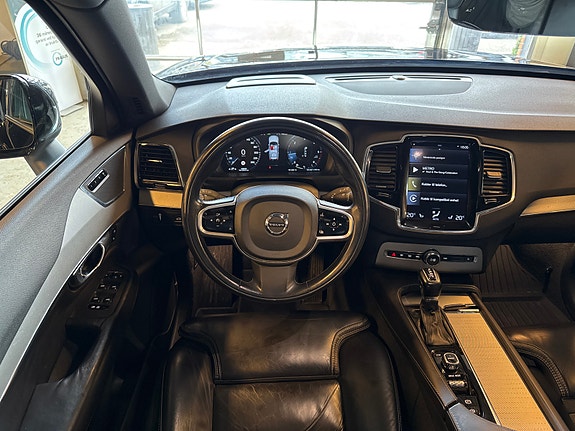 Volvo XC90 16 of 30