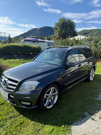 Mercedes-Benz GLK220 2 of 24