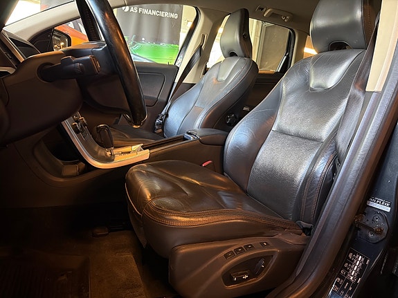 Volvo XC60 7 of 14