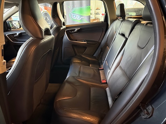 Volvo XC60 8 of 14