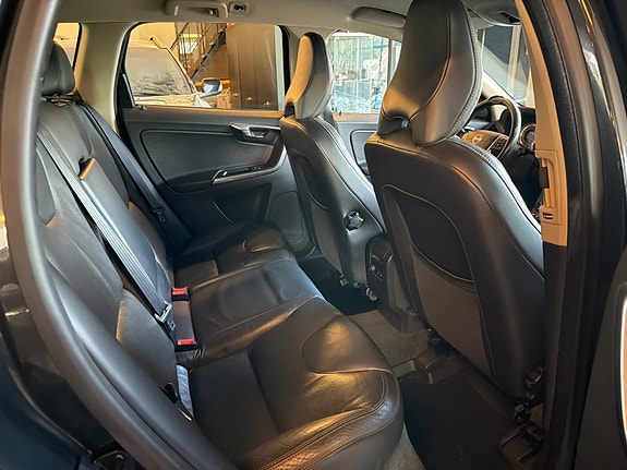 Volvo XC60 11 of 14
