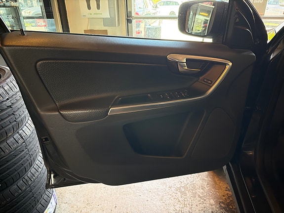 Volvo XC60 5 of 14