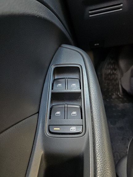 MG ZS EV 24 of 30