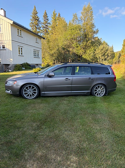Volvo V70 7 of 24