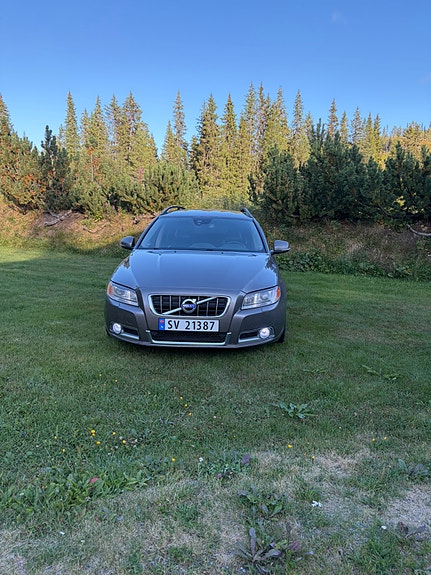Volvo V70 2 of 24
