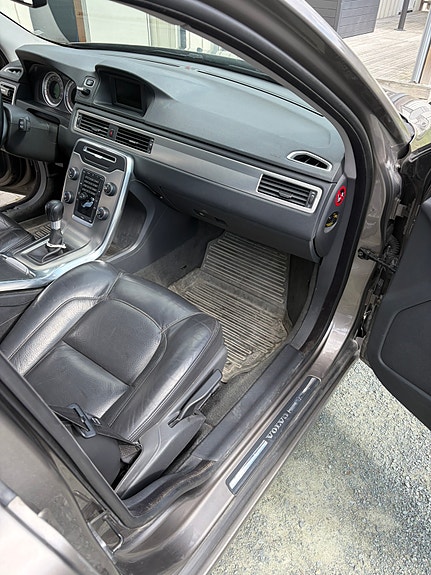 Volvo V70 11 of 24