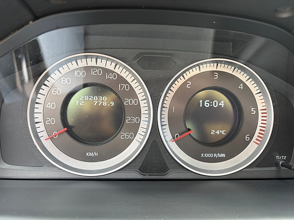 Volvo V70 18 of 24