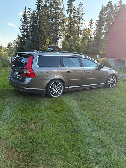 Volvo V70 5 of 24