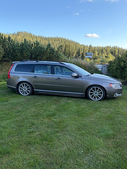 Volvo V70 4 of 24