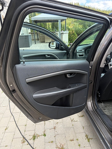 Volvo V70 12 of 24