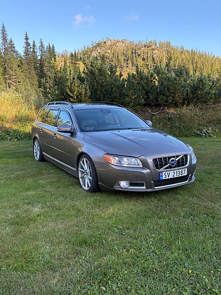 Volvo V70 3 of 24