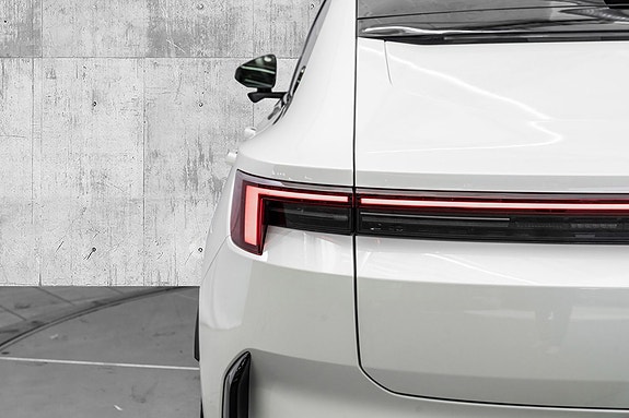 Polestar 4 8 of 26