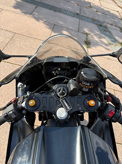 Yamaha R7/QUICKSHIFTER/USB UTTAK ++ 9 of 12