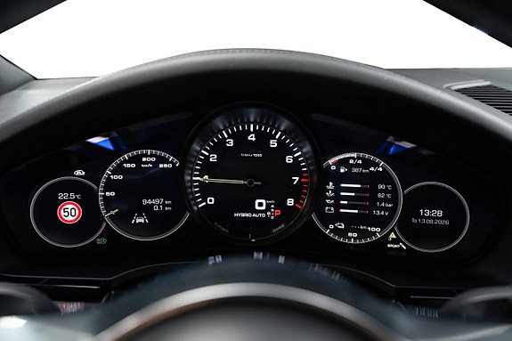 Porsche Cayenne 25 of 30