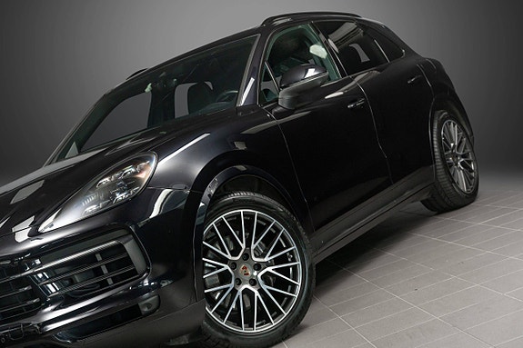 Porsche Cayenne 16 of 30
