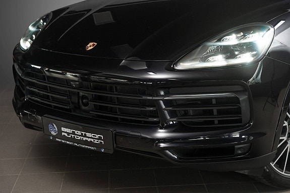 Porsche Cayenne 15 of 30