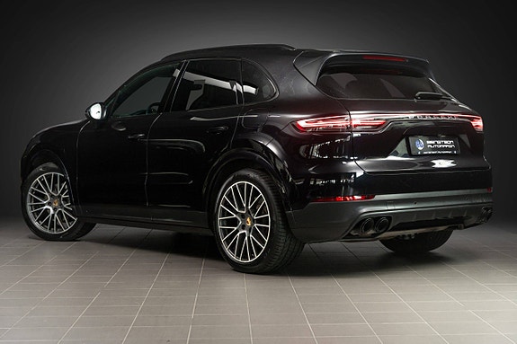 Porsche Cayenne 8 of 30