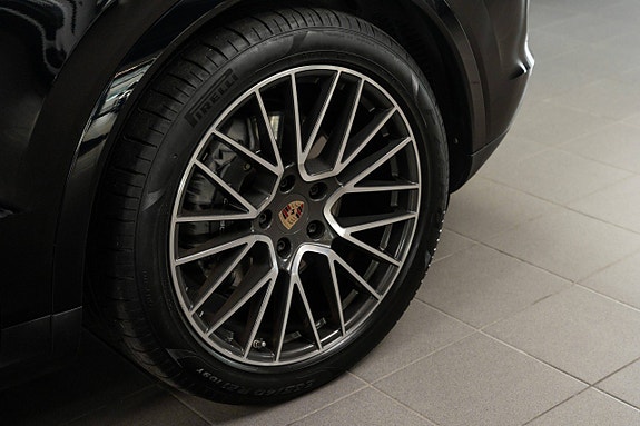 Porsche Cayenne 18 of 30