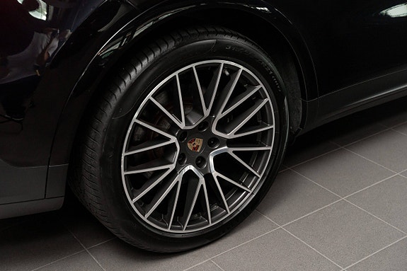 Porsche Cayenne 17 of 30