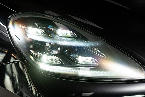 Porsche Cayenne 10 of 30