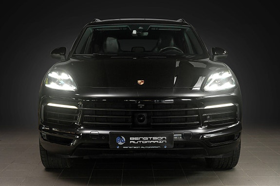 Porsche Cayenne 12 of 30