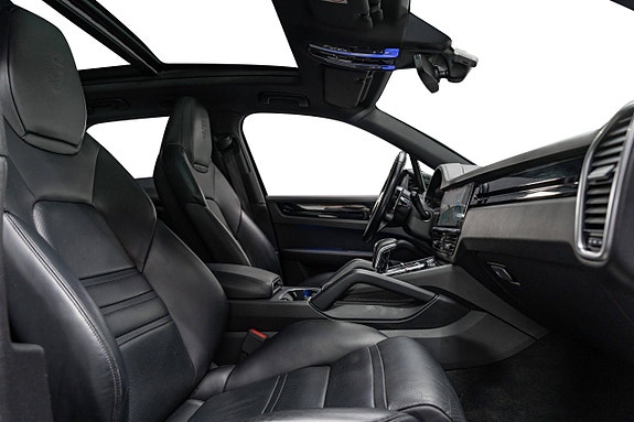 Porsche Cayenne 23 of 30