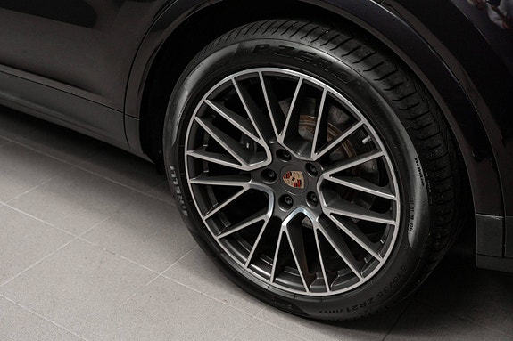 Porsche Cayenne 14 of 30