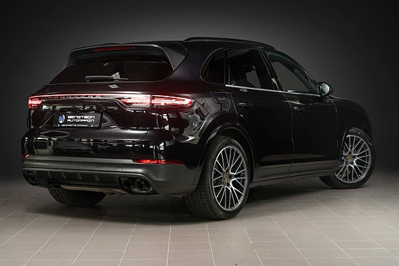 Porsche Cayenne 5 of 30