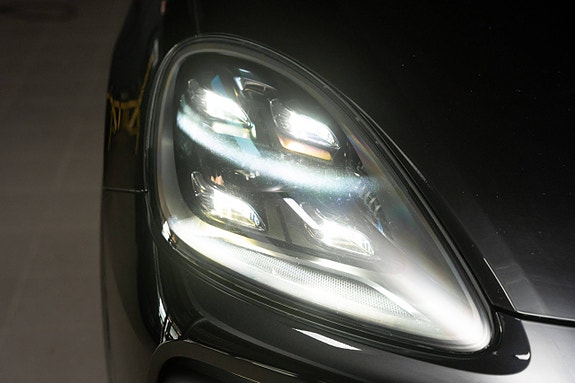 Porsche Cayenne 11 of 30