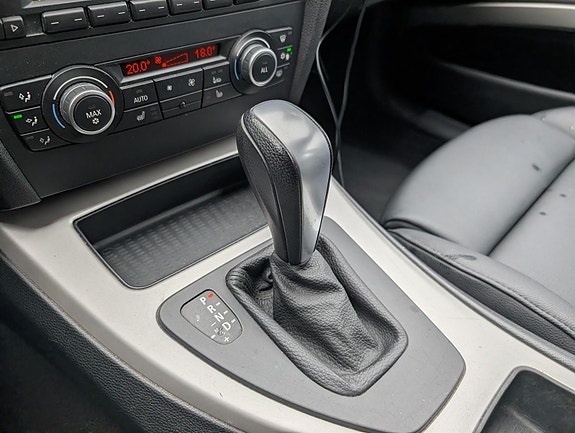 BMW 318d 15 of 23