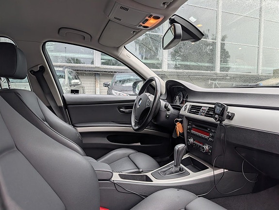 BMW 318d 17 of 23