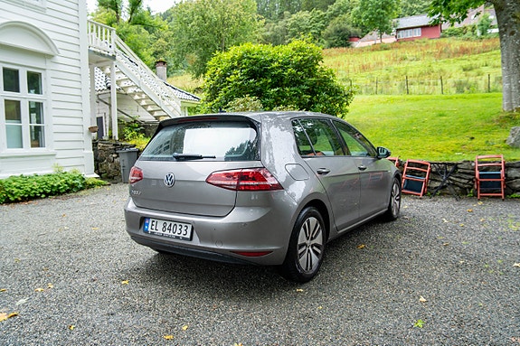Volkswagen e-Golf VII 10 of 30