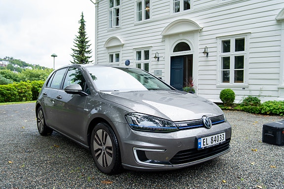 Volkswagen e-Golf VII 2 of 30