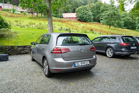 Volkswagen e-Golf VII 7 of 30