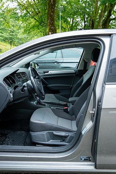 Volkswagen e-Golf VII 27 of 30