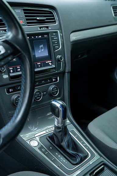 Volkswagen e-Golf VII 25 of 30