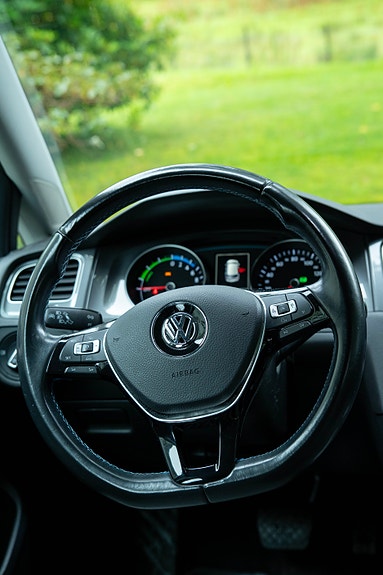 Volkswagen e-Golf VII 26 of 30