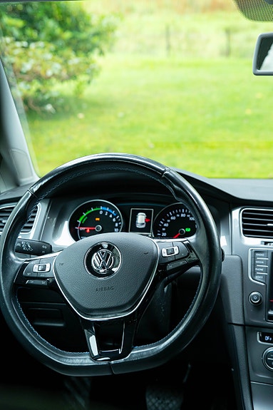 Volkswagen e-Golf VII 23 of 30