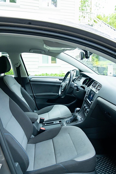 Volkswagen e-Golf VII 22 of 30