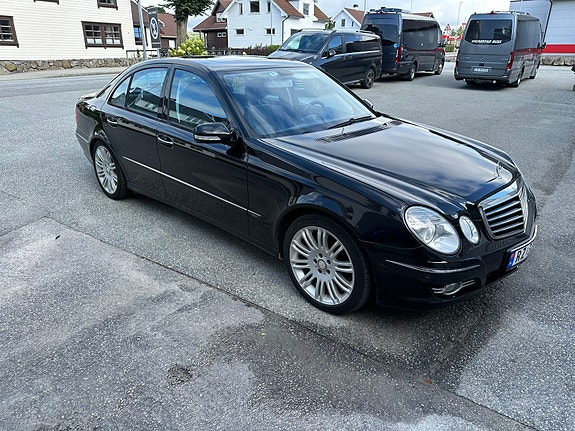 Mercedes-Benz E280 7 of 24