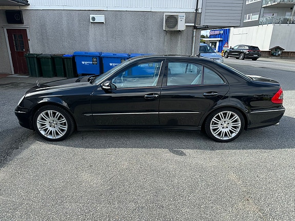 Mercedes-Benz E280 2 of 24