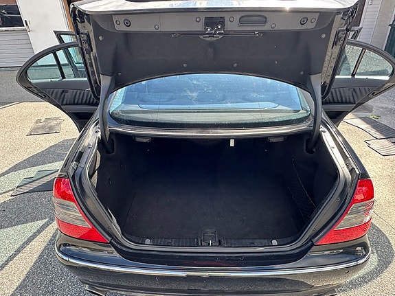 Mercedes-Benz E280 13 of 24