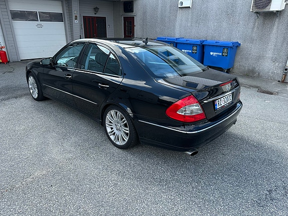 Mercedes-Benz E280 3 of 24