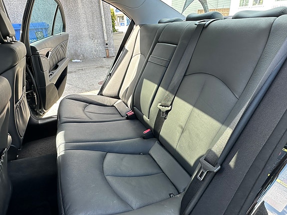 Mercedes-Benz E280 12 of 24