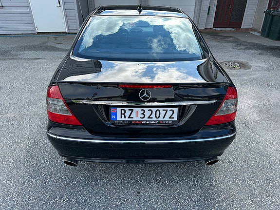 Mercedes-Benz E280 4 of 24