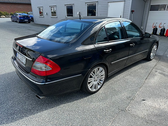 Mercedes-Benz E280 5 of 24