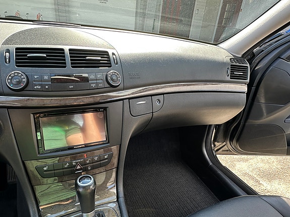 Mercedes-Benz E280 10 of 24