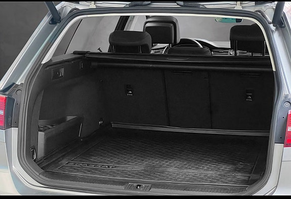 Volkswagen Passat Alltrack 11 of 13