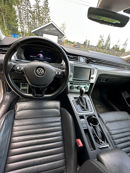 Volkswagen Passat Alltrack 8 of 13