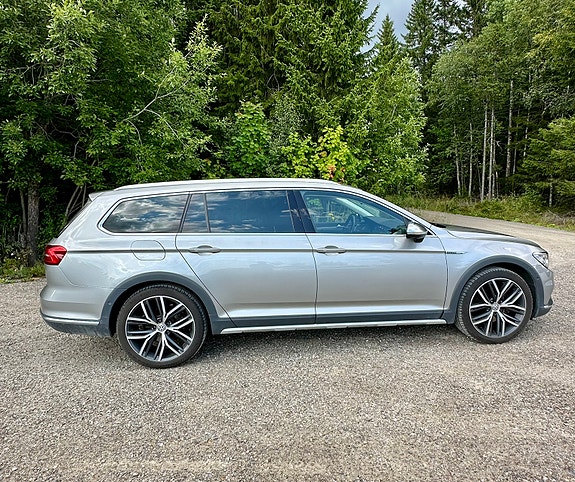 Volkswagen Passat Alltrack 4 of 13